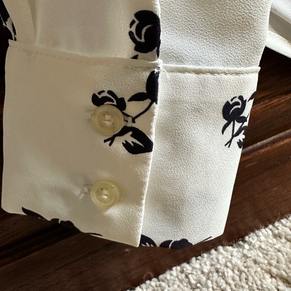 White and navy work blouse - Picture 4 of 4